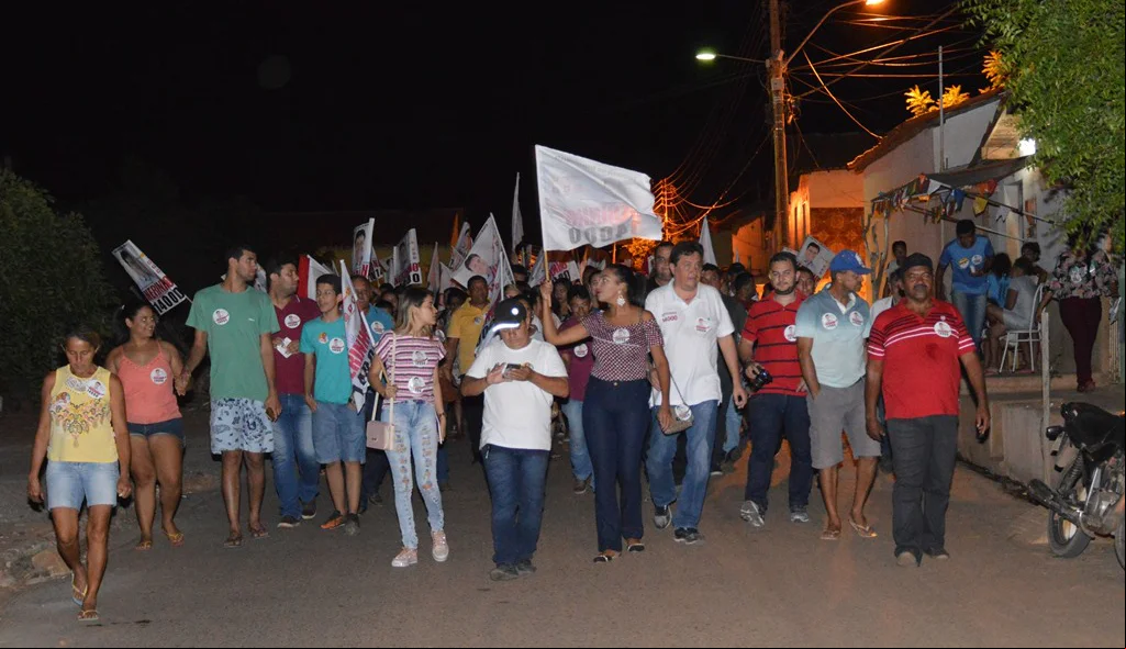 Nerinho caminha pelas ruas do bairro Boa Vista