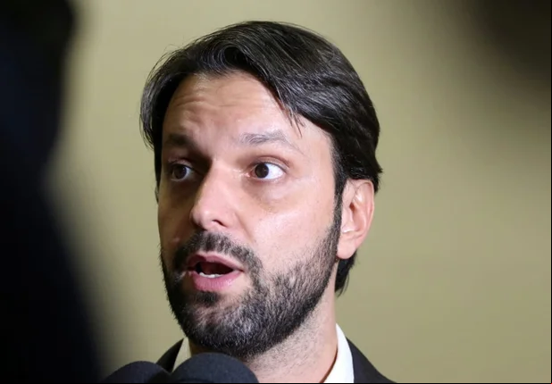 Alexandre Blady assina ordem de serviço para construção de casas 