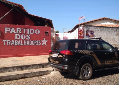 Polícia Federal na sede do diretório do PT em Parnaíba