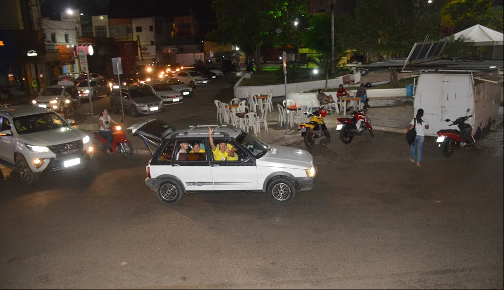 Picoenses realizam carreata em prol de Bolsonaro