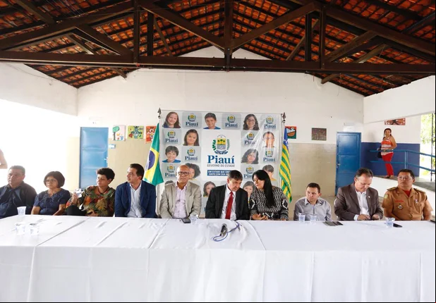 Entrega de equipamentos para Associação Amigos dos Autistas