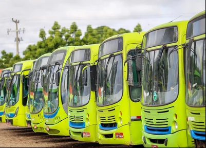 Ônibus da empresa Emtracol