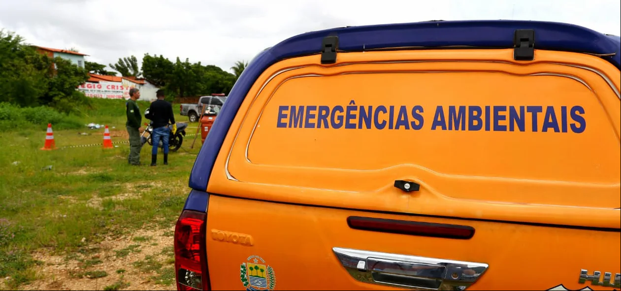 Carro da Secretaria do Meio Ambiente e Recursos Hídricos do Piauí 