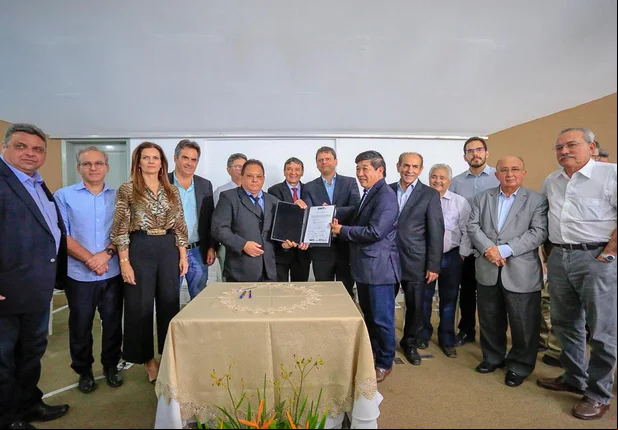  de ordem de serviço para construção de ponte no Piauí