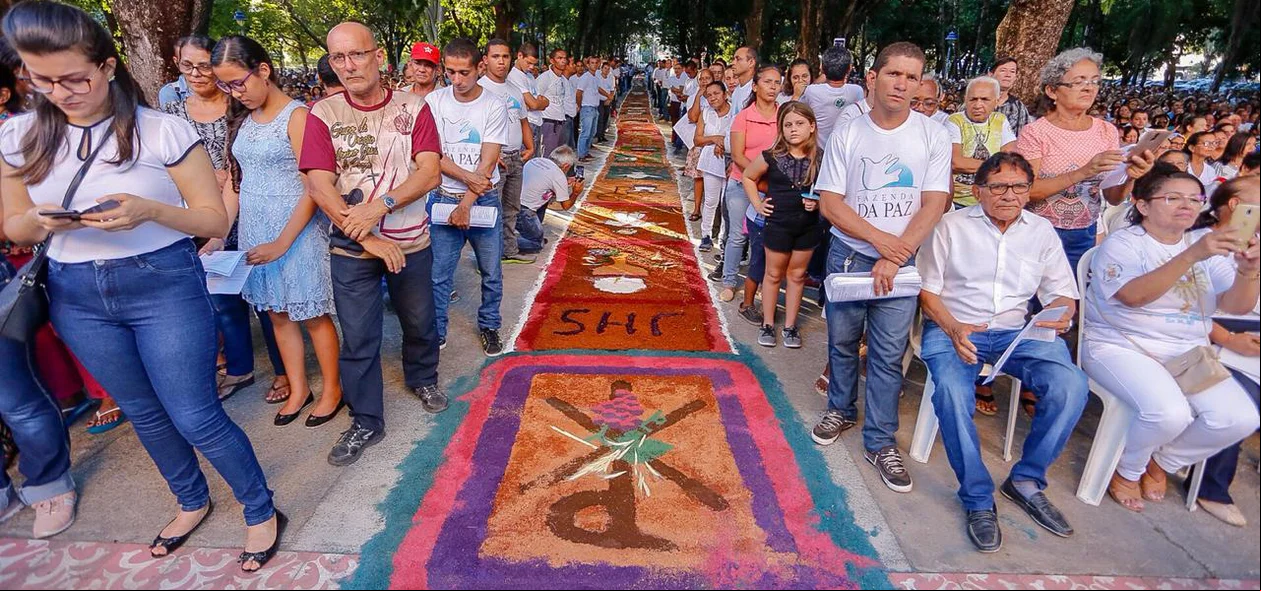 Centenas de fiéis participaram do evento religioso
