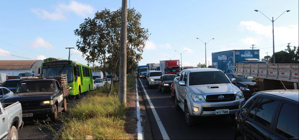 Trânsito ficou congestionado após o acidente na BR 316