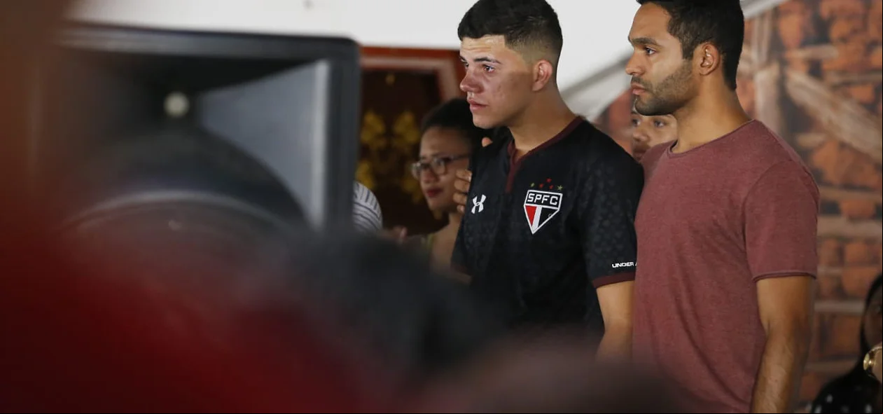 Amigos lamentam e se despedem do estudante