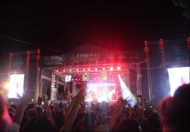 Festival do Peixe de Esperantina lota Avenida Petrônio Portela