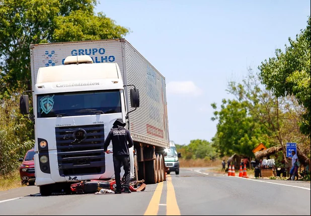 Colisão envolvendo dois veículos deixa uma pessoa morta na BR 343