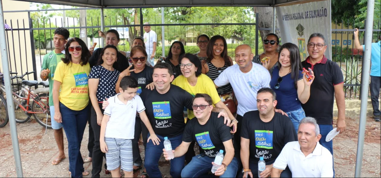 Equipe da Seduc-PI distribui lanches no primeiro dia do Enem 2019 em Teresina