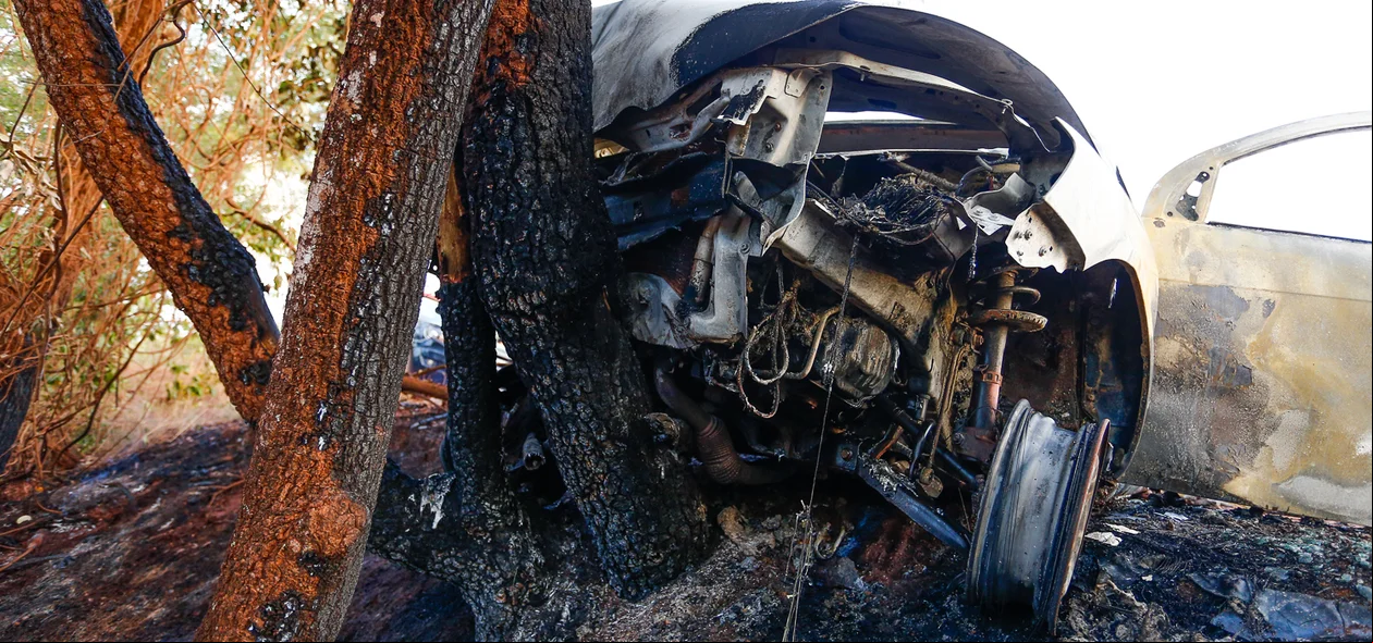 Frente do veículo ficou destruída 
