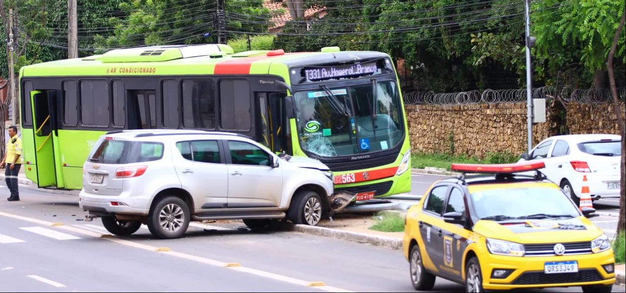 Strans no local do acidente na Avenida Kennedy