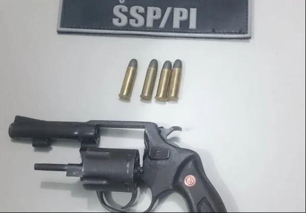 Arma apreendida no Dirceu