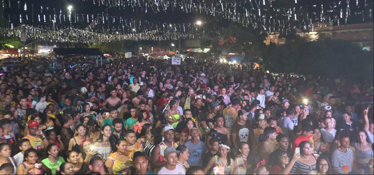 Muita gente no carnaval 