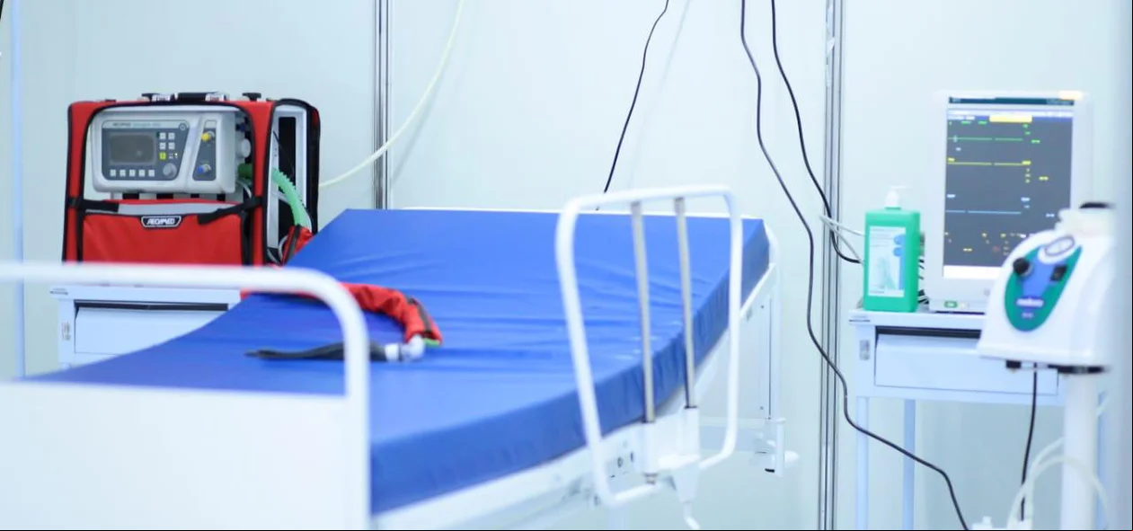 Leito clínico em hospital campanha do Verdão