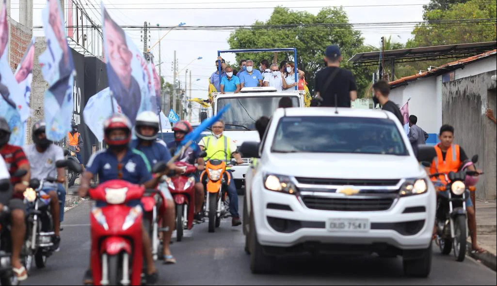 Apoiadores de Kleber Montezuma em carreata