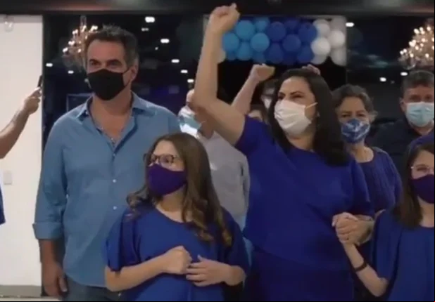 Ciro Nogueira ao lado de Cledja Benvindo