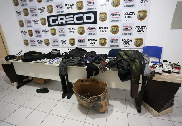 Homem é preso com material para roubo de bancos na Capital