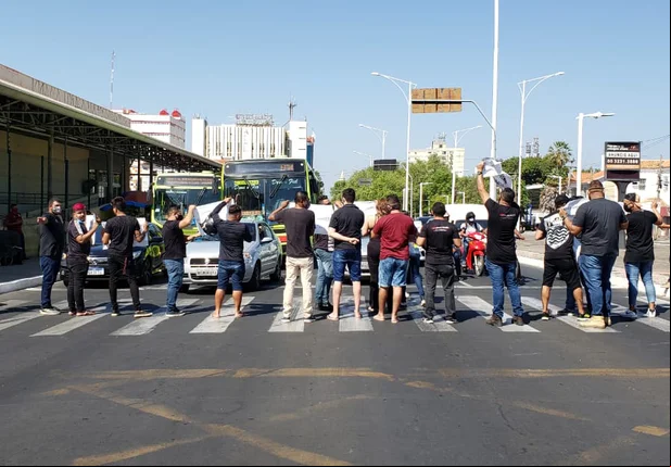 Artistas realizam manifestação na Avenida Frei Serafim