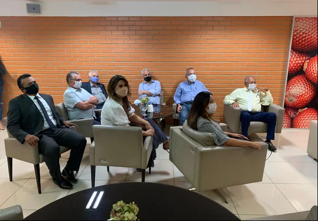 Dr. Pessoa toma café da manhã com a bancada federal