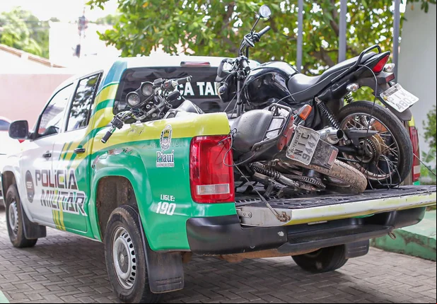 Força Tarefa prende 3 pessoas com armas e motos roubadas em Teresina