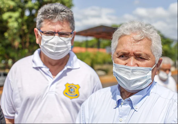 Senador Elmano visita obra de duplicação na BR 316