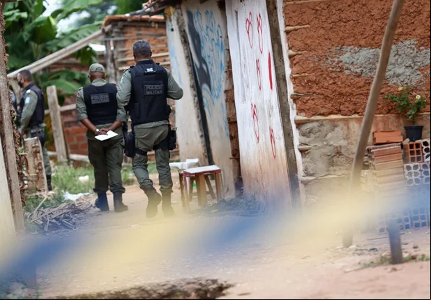 Bandidos invadem e casa e executam homens em Teresina
