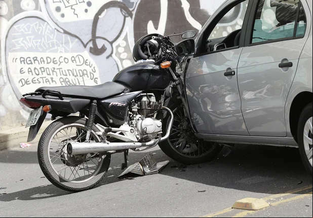 Acidente no viaduto da Avenida Higino Cunha em Teresina