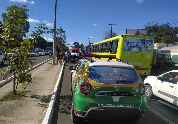 Homem ficar ferido após ser atropelado na zona leste de Teresina