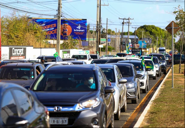 Manifestantes fazem ato em apoio ao presidente Bolsonaro