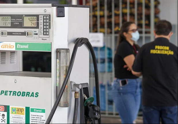 Procon fiscaliza postos de combustíveis em Teresina