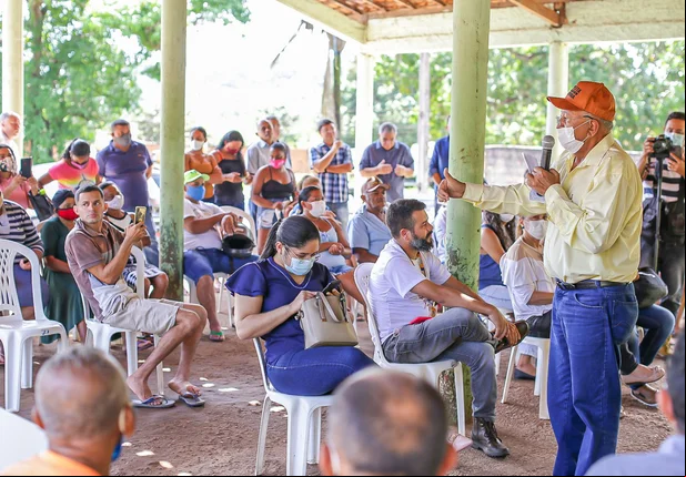 Dr. Pessoa assina Ordem de Serviço para pavimentação de estrada