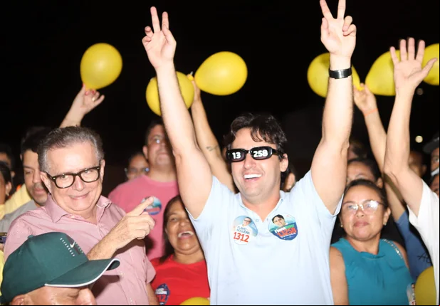 Flávio Júnior reúne multidão em lançamento de candidatura