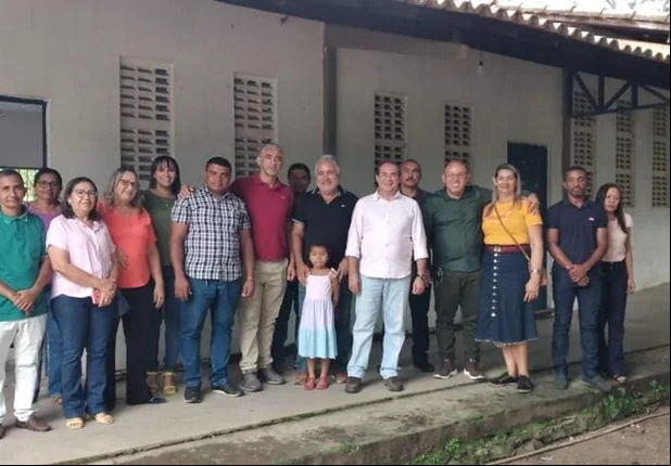 Prefeito Osvaldo Bonfim visita obra no povoado Lagoa Nova