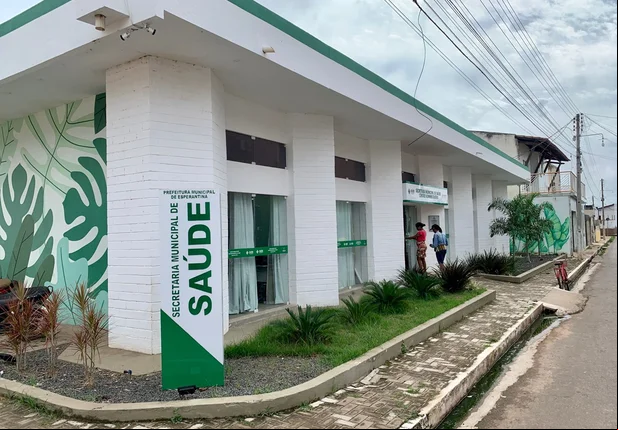 Prefeitura de Esperantina realiza entrega de cadeiras de rodas