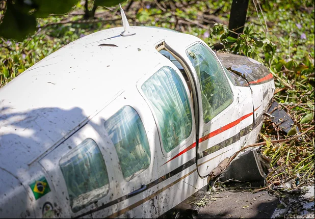 Aeronave cai em lagoa na zona norte de Teresina