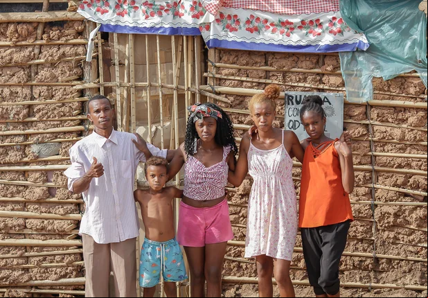 Famílias são atingidas por enxurrada e perdem bens na zona norte