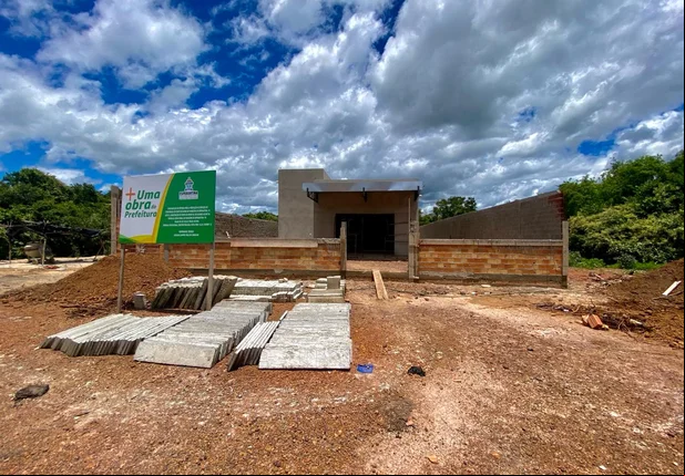 Ivanária Sampaio visita obra do ponto de apoio em Esperantina