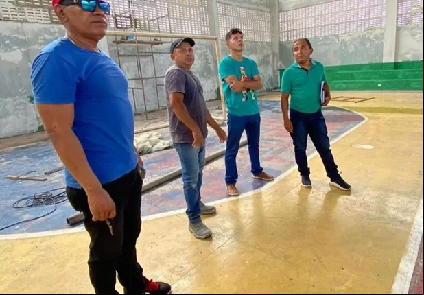 Secretário visita obra de ginásio em Esperantina