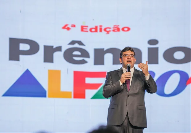 Rafael Fonteles lança Pacto pela Educação 2025 e premia 104 escolas