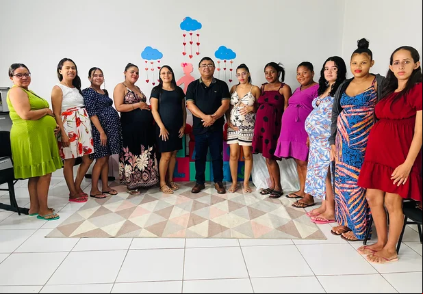Entrega de enxovais para gestantes de Esperantina