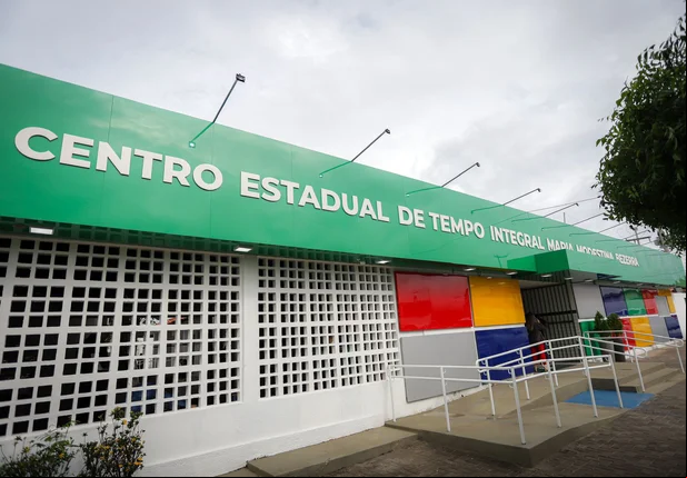 Rafael Fonteles entrega reforma do Ceti Maria Modestina Bezerra