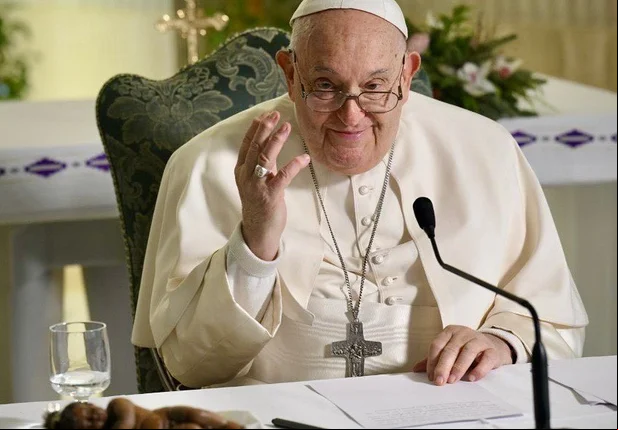 Entenda o que levou ao agravamento do quadro de saúde do papa Francisco
